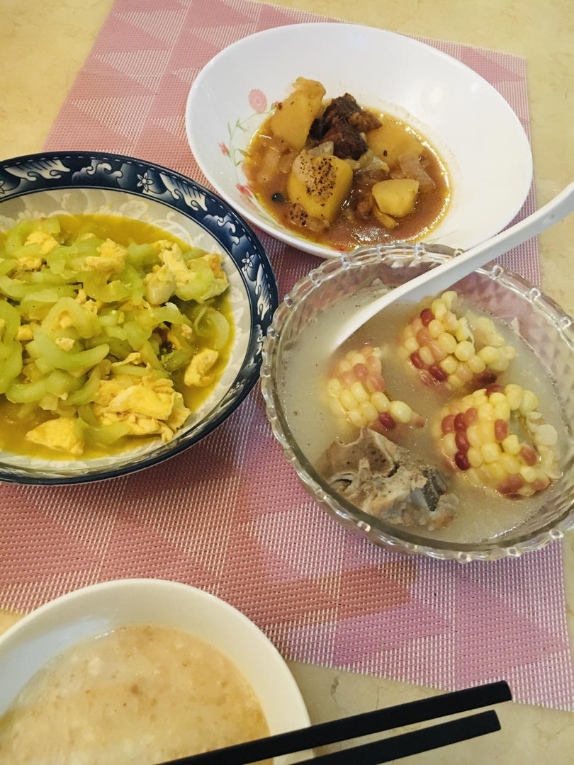 香甜排骨莲藕玉米汤