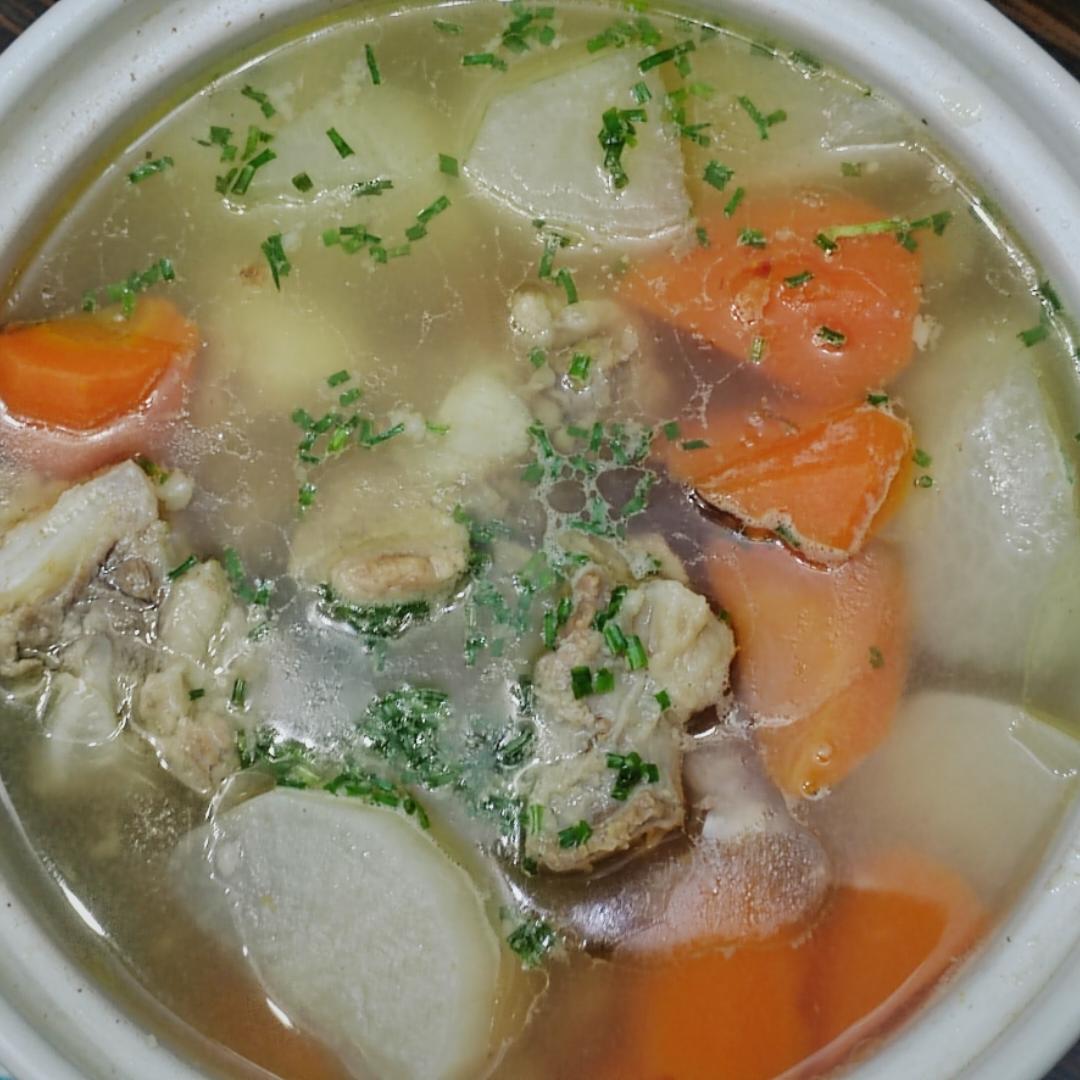 萝卜炖排骨-秋冬懒人汤