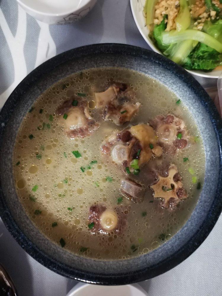 牛尾汤(不仅汤好喝，牛尾更有滋味)