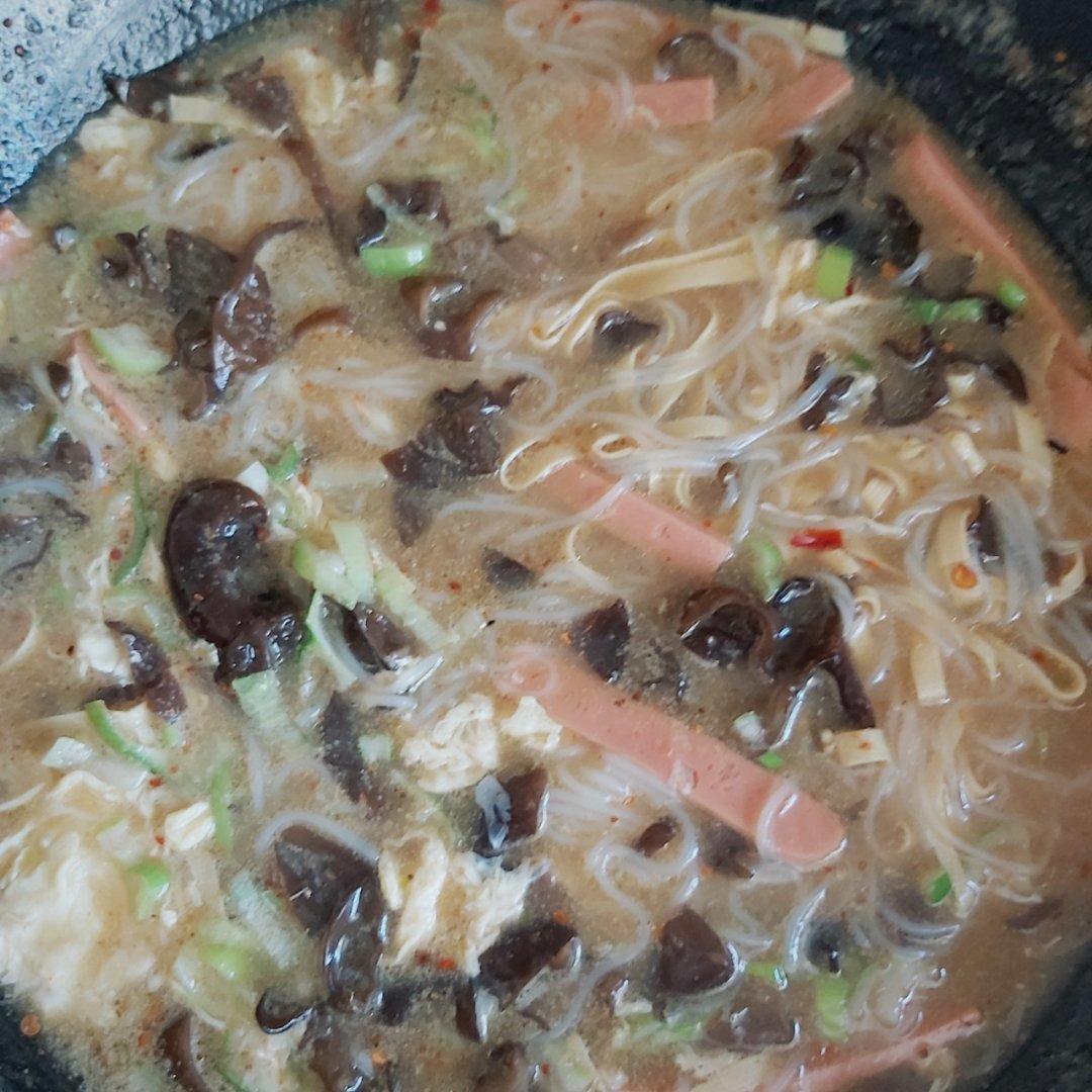 酸辣汤 Spicy & Sour Shredded Pork Soup