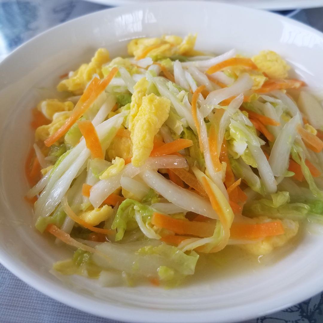 5颗鸡蛋2个胡萝卜适量第一次尝试,没想到很受小朋友欢迎~~娃娃菜炒