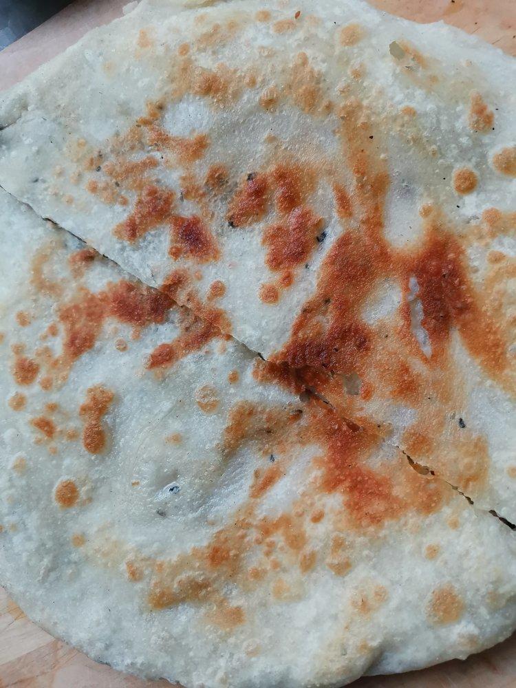 烙饼不硬的小窍门 掌握了你也能看出柔软多层凉了不硬的小油饼