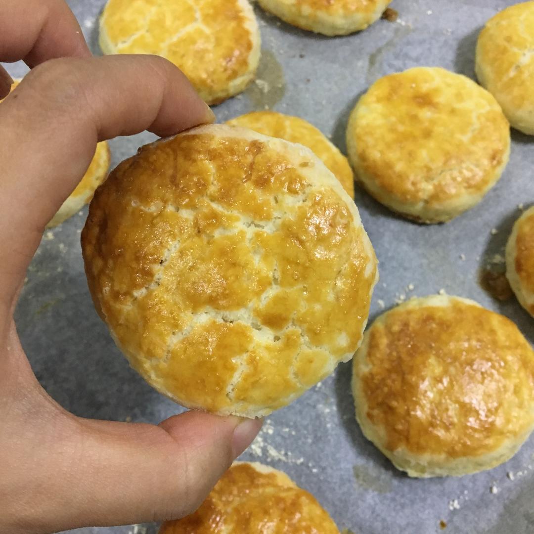 【视频】3分钟 奶油司康Scone(可能是世界上最快手的司康) 消耗淡奶油～