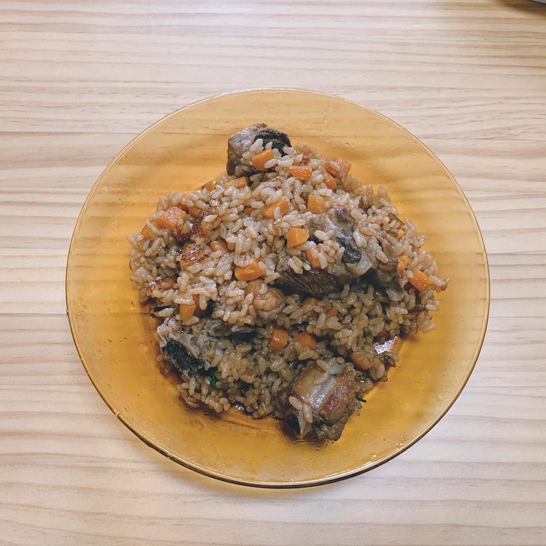 喷香排骨焖饭（爆好吃）