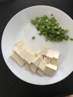 三文鱼豆腐汤的做法 步骤2