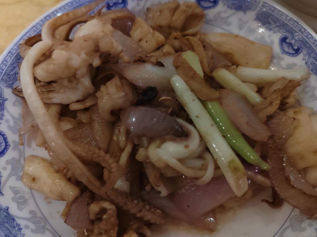 爆炒鱿鱼须，加上这一步，可以与铁板鱿鱼媲美