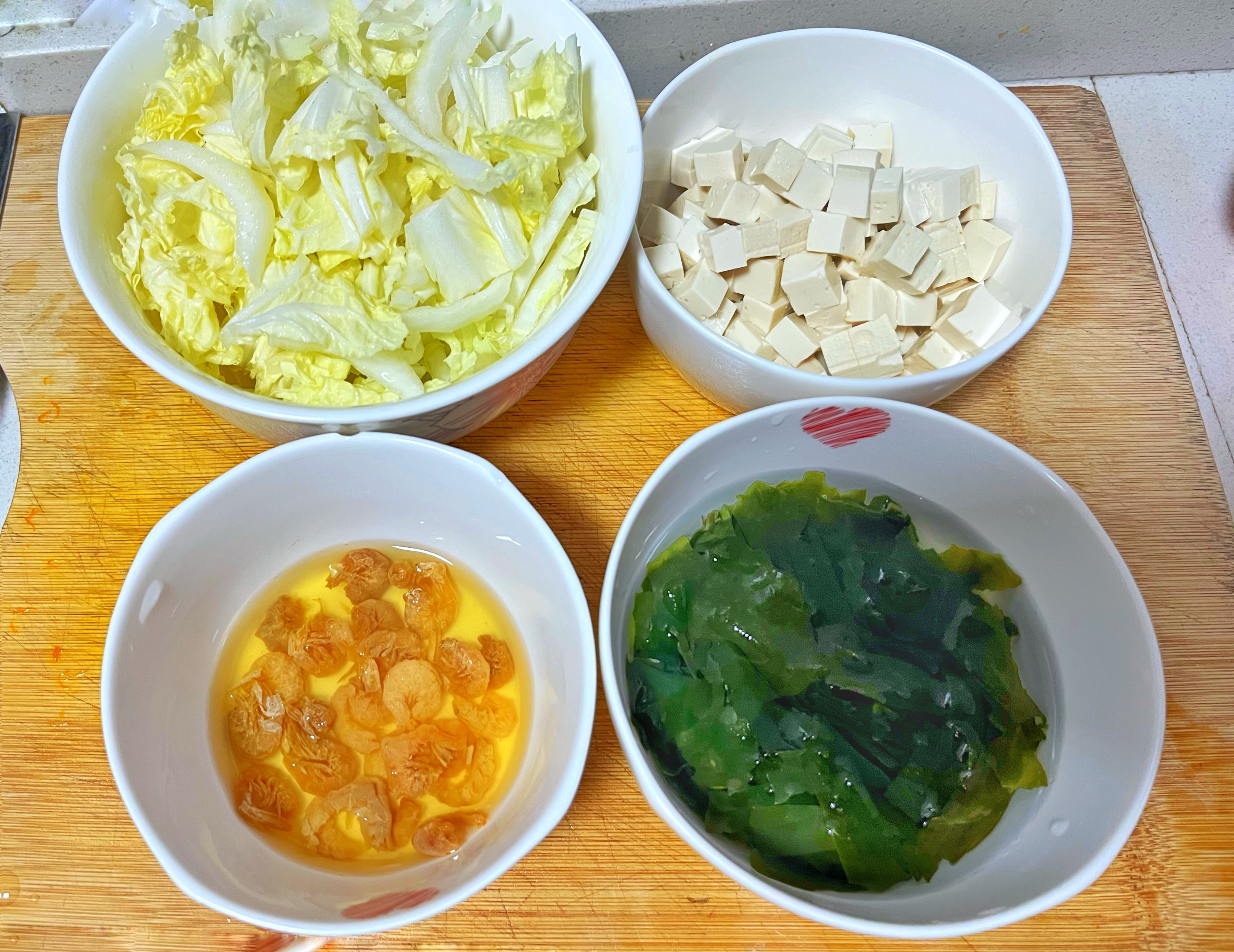 海带苗白菜豆腐汤的做法 步骤1