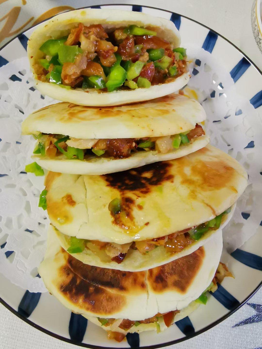 肉夹馍饼(不用泡打粉也外酥里嫩的肉夹馍饼)