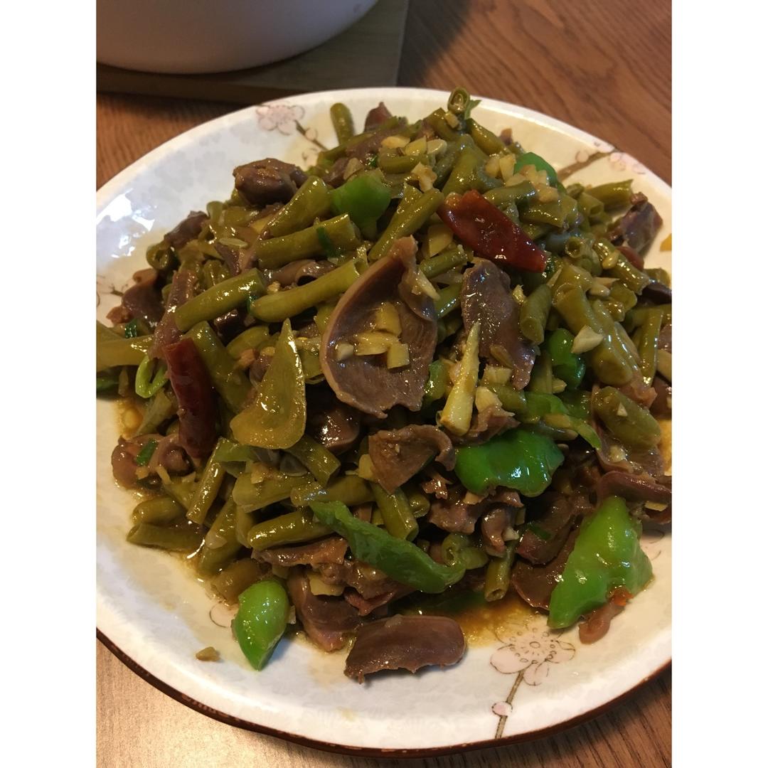 酸豆角炒鸡胗