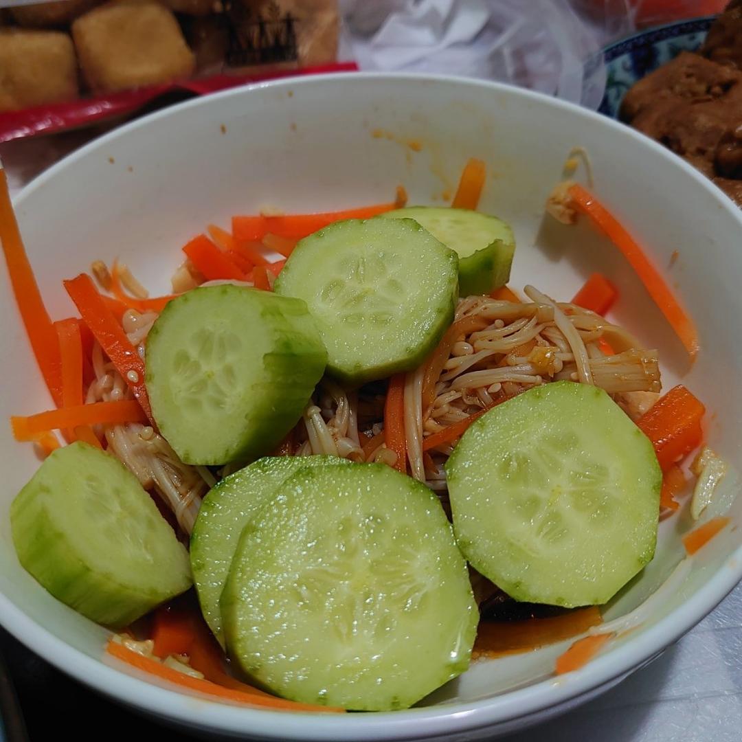 凉拌芹菜金针菇