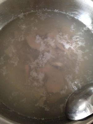 菠菜猪肝汤的做法 步骤5
