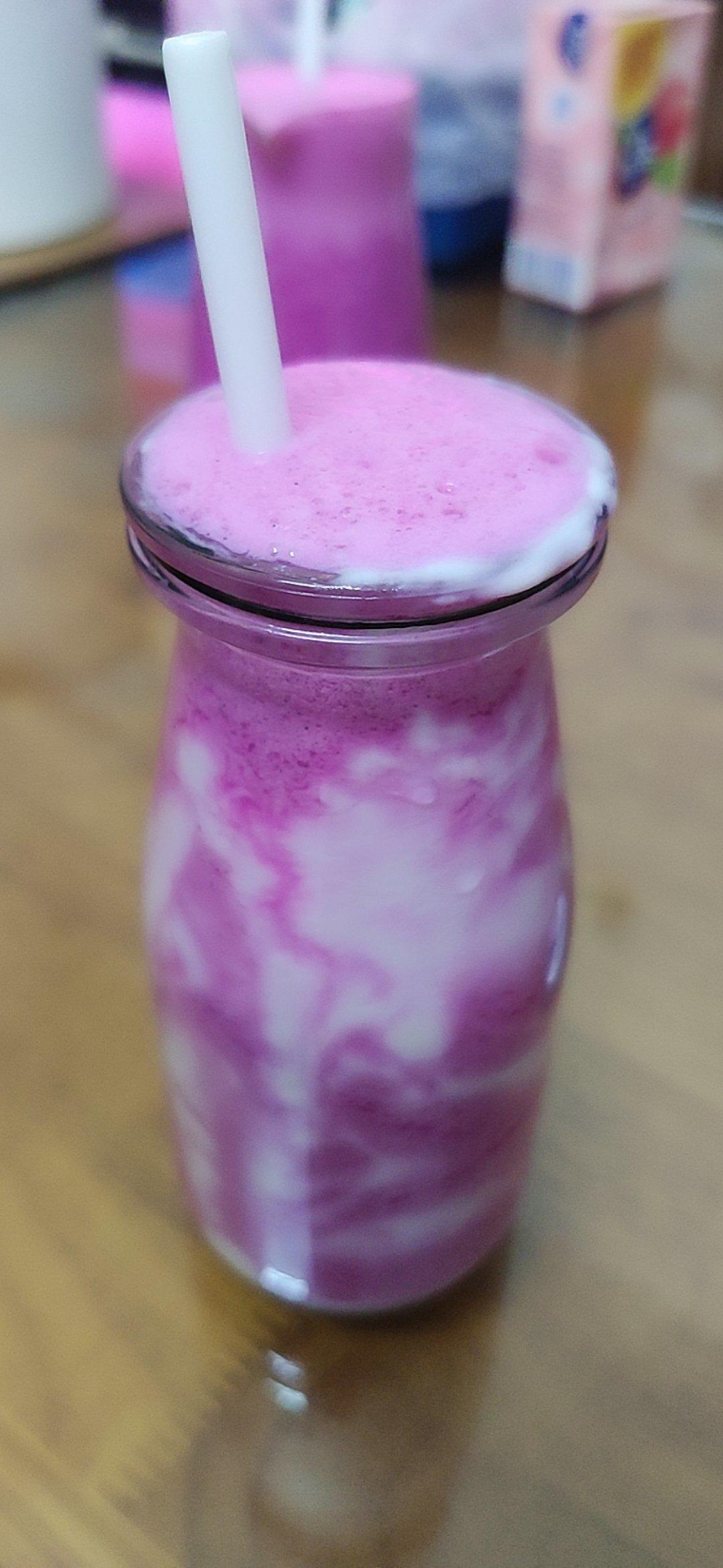 蓝莓葡萄香蕉奶昔