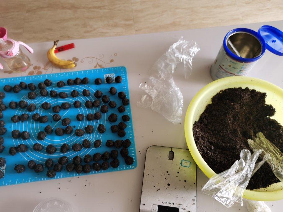 古法制作九蒸九晒黑芝麻丸