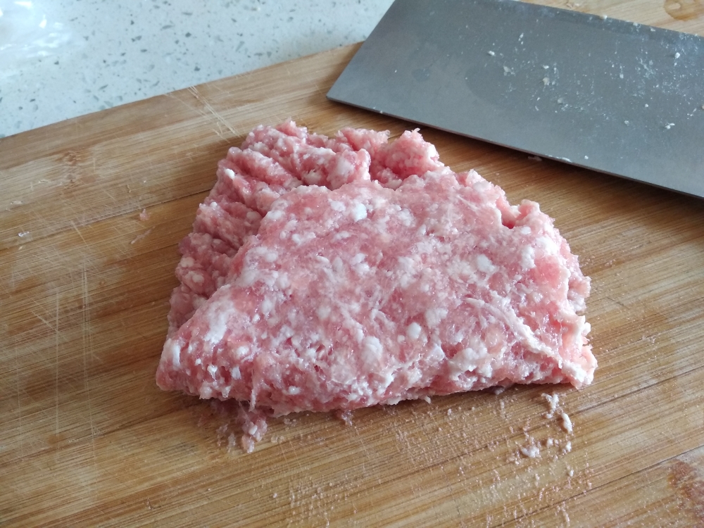 杏鲍菇烩肉丸的做法 步骤1