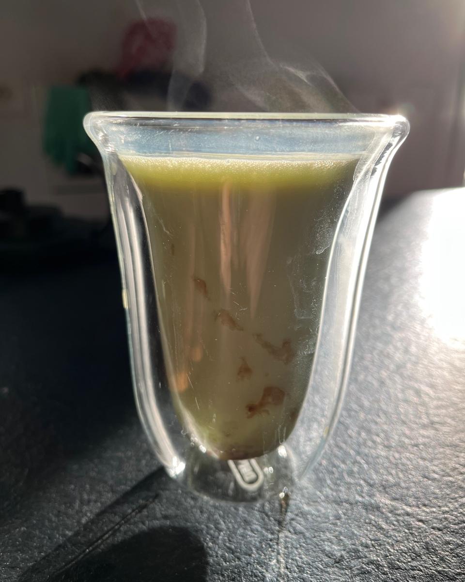 三层渐变草莓抹茶拿铁