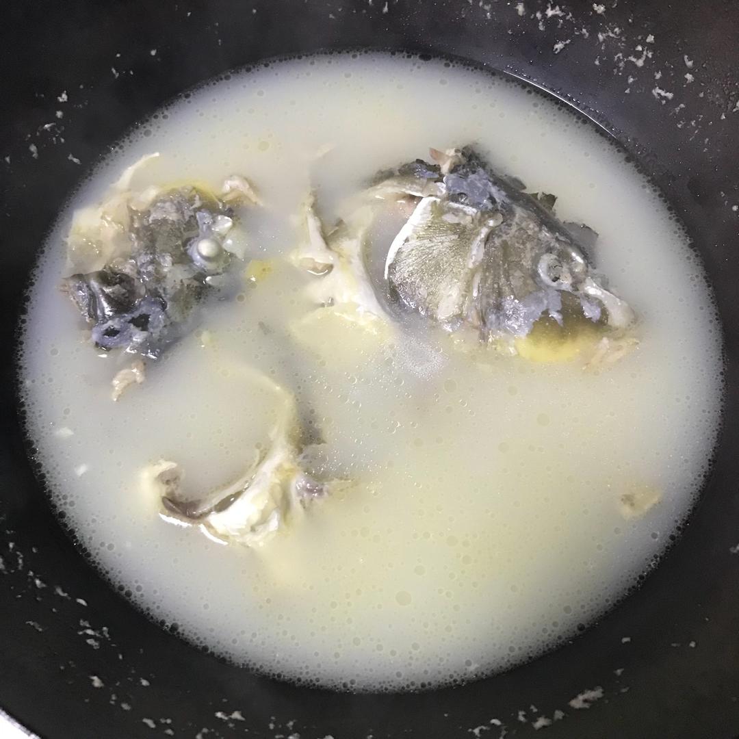 奶白鲫鱼汤
