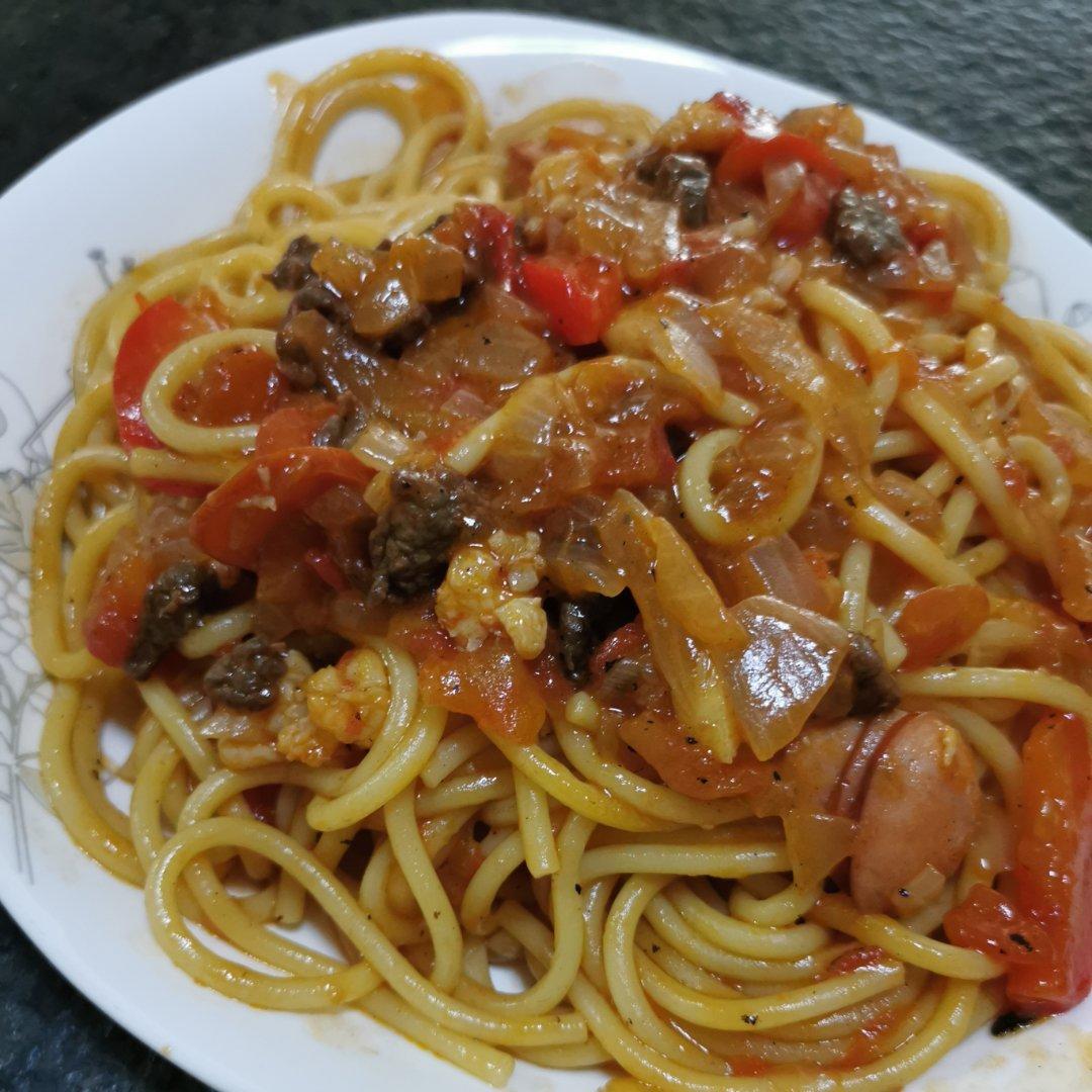 蕃茄蘑菇肉酱意大利面