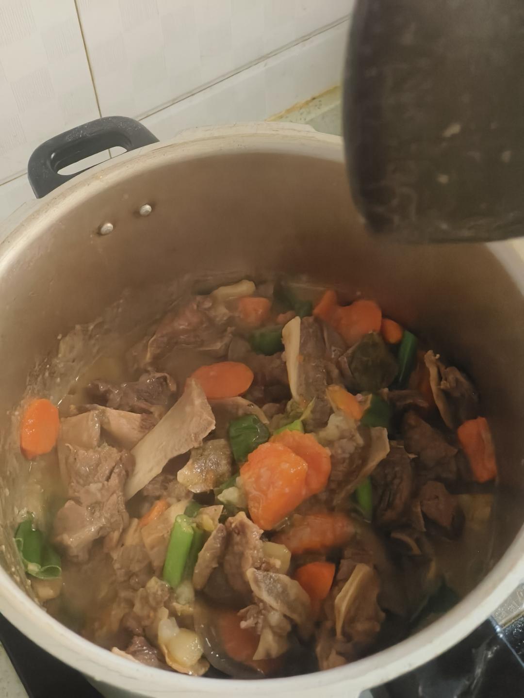 胡萝卜土豆炖牛排骨