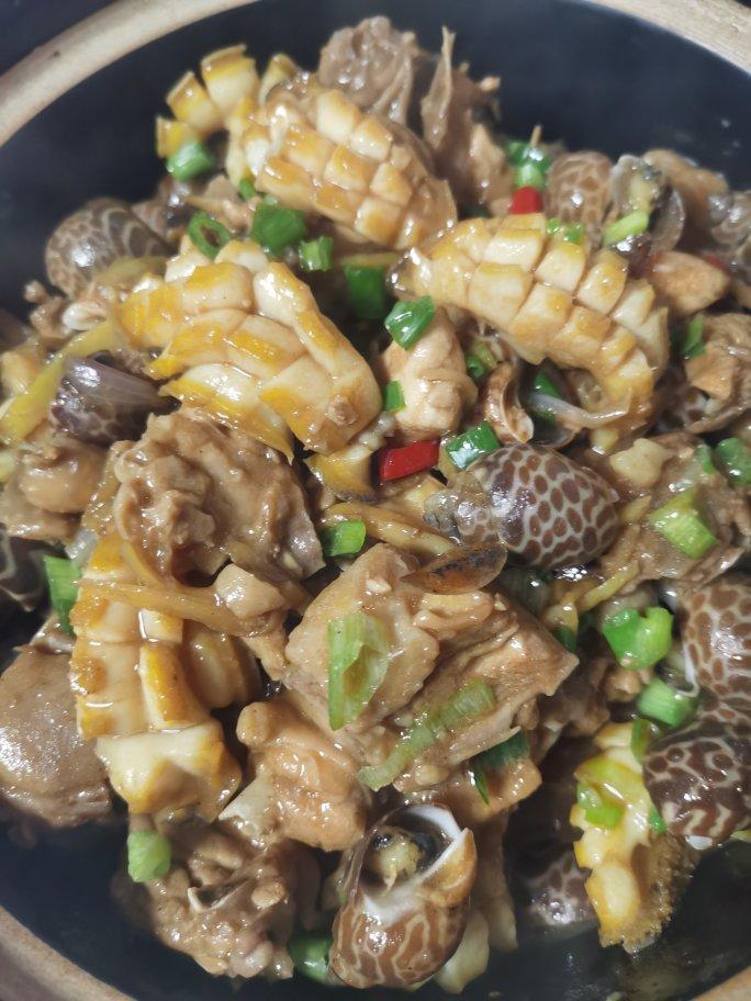 【鲍鱼花螺鸡煲】还是广东人最会吃鸡，鲍鱼花螺只能当配角！