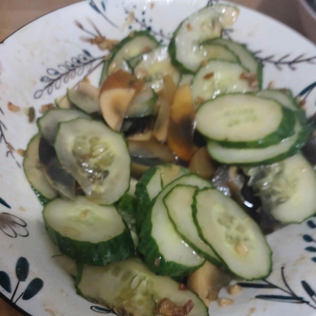 夏日开胃小凉菜“皮蛋拌黄瓜🥒”开胃减脂