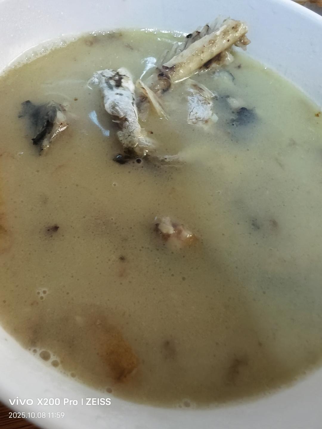 清炖鲫鱼汤