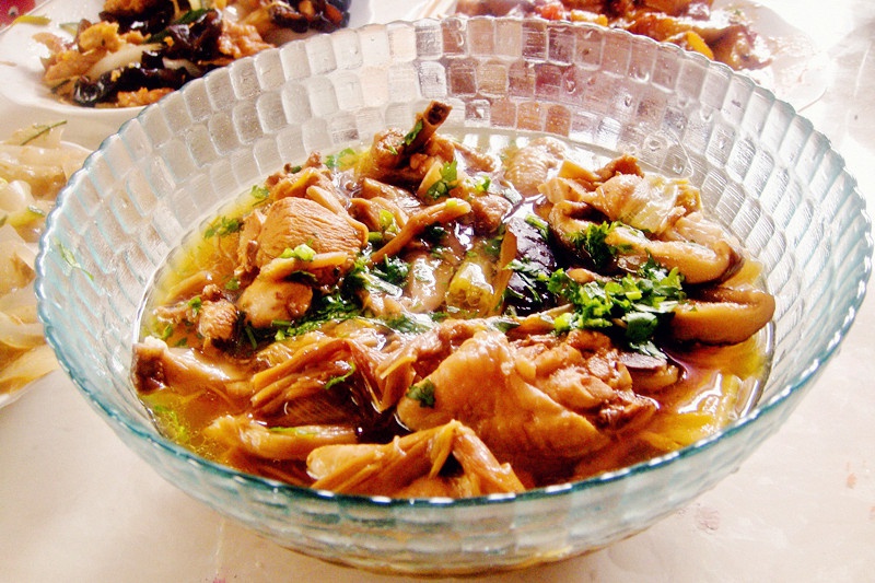 香菇腐竹炖鸡块