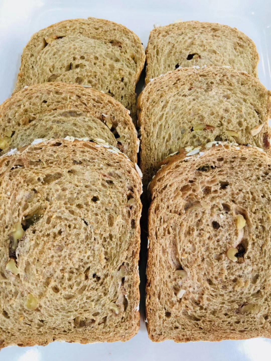 全麦黑芝麻核桃吐司