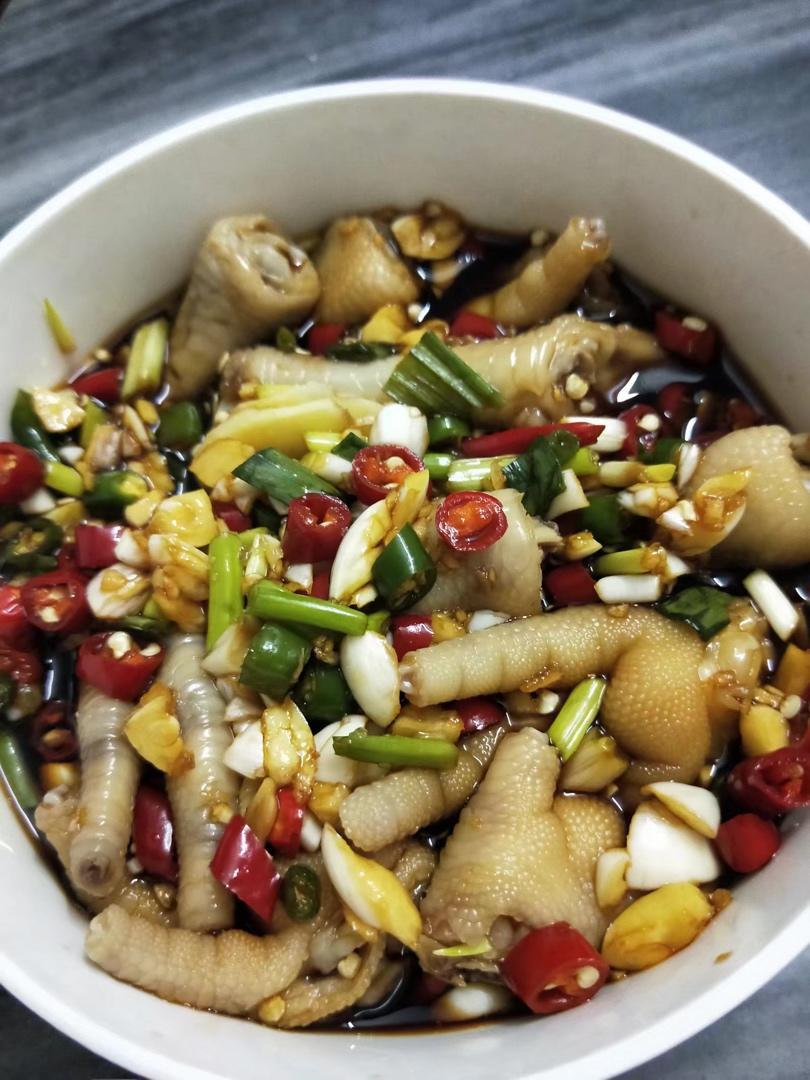 小诺baby做的停不下来的秘制凉拌鸡爪