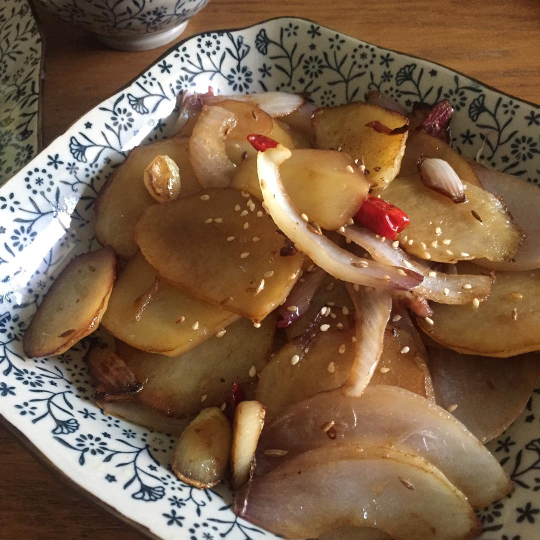 边吃边流泪的「孜然土豆片」