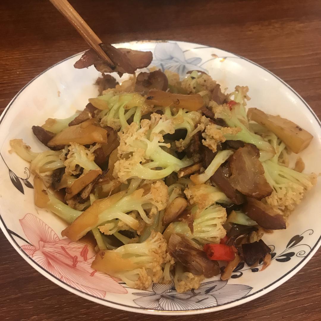 腊肉炒有机花菜