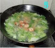 粉丝白菜虾仁汤的做法 步骤5