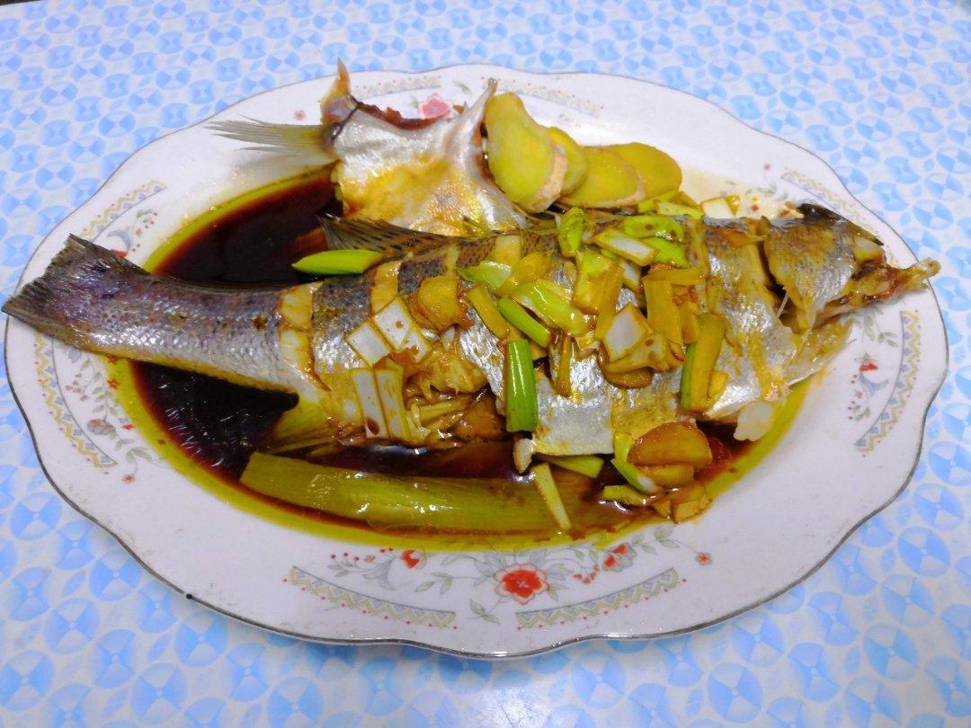 清蒸鲈鱼（家常做法）