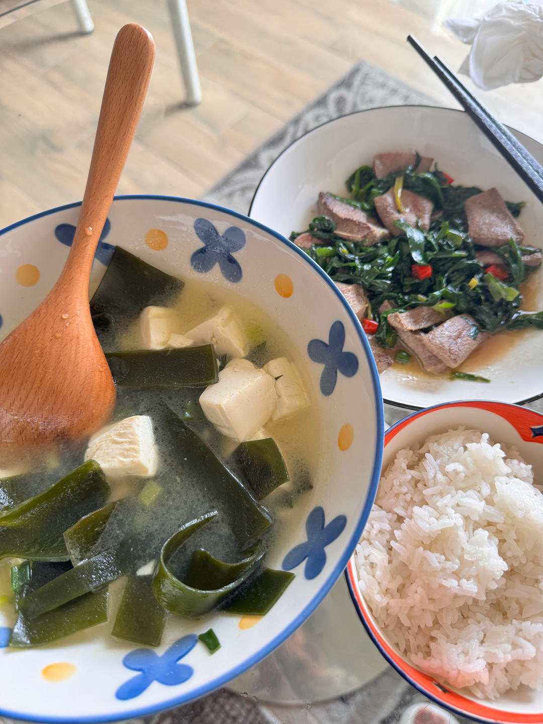 韭菜炒猪肝+大米小米粥