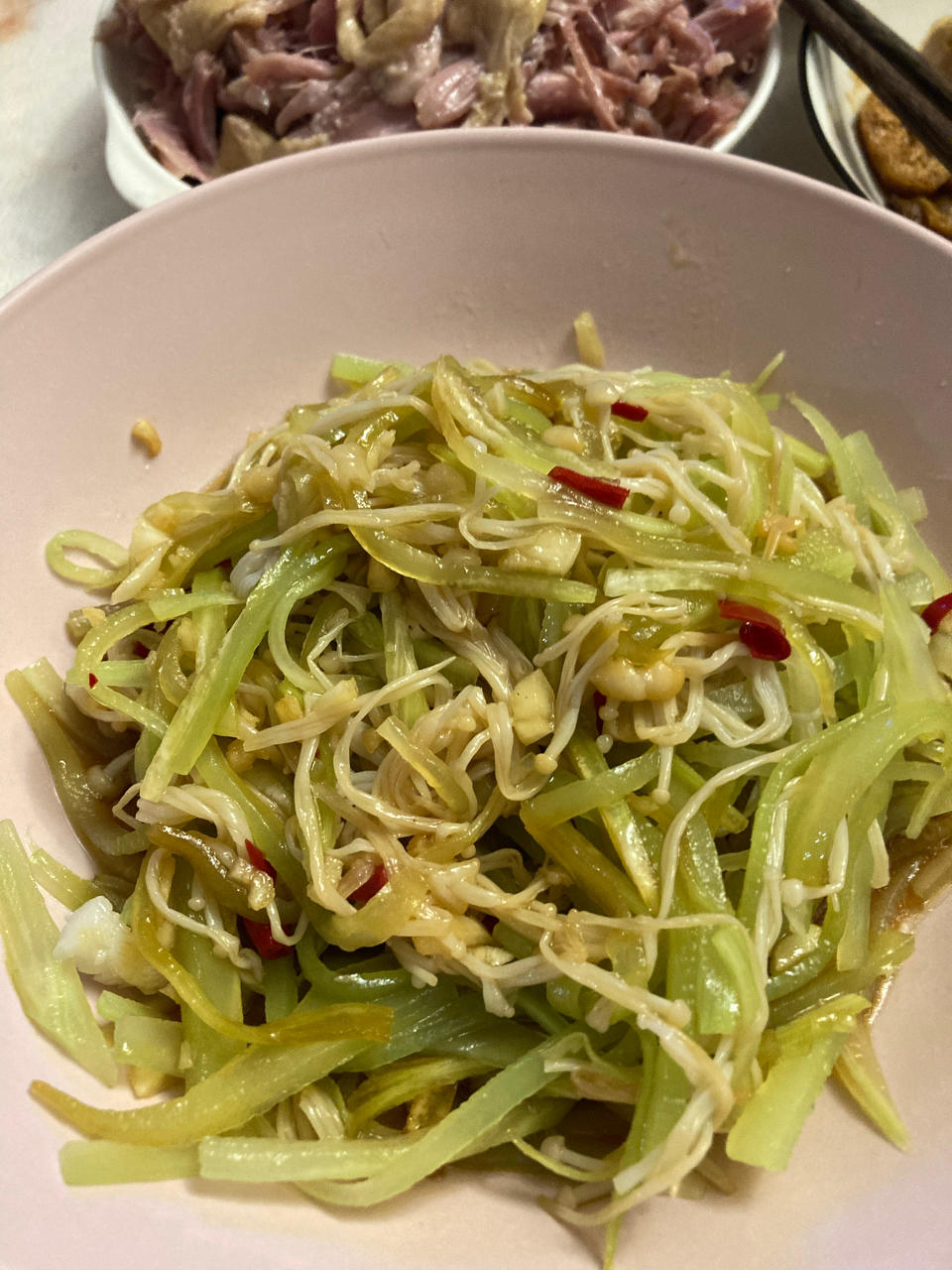 10分钟搞定的快手凉拌菜，清脆爽口的凉拌莴笋丝