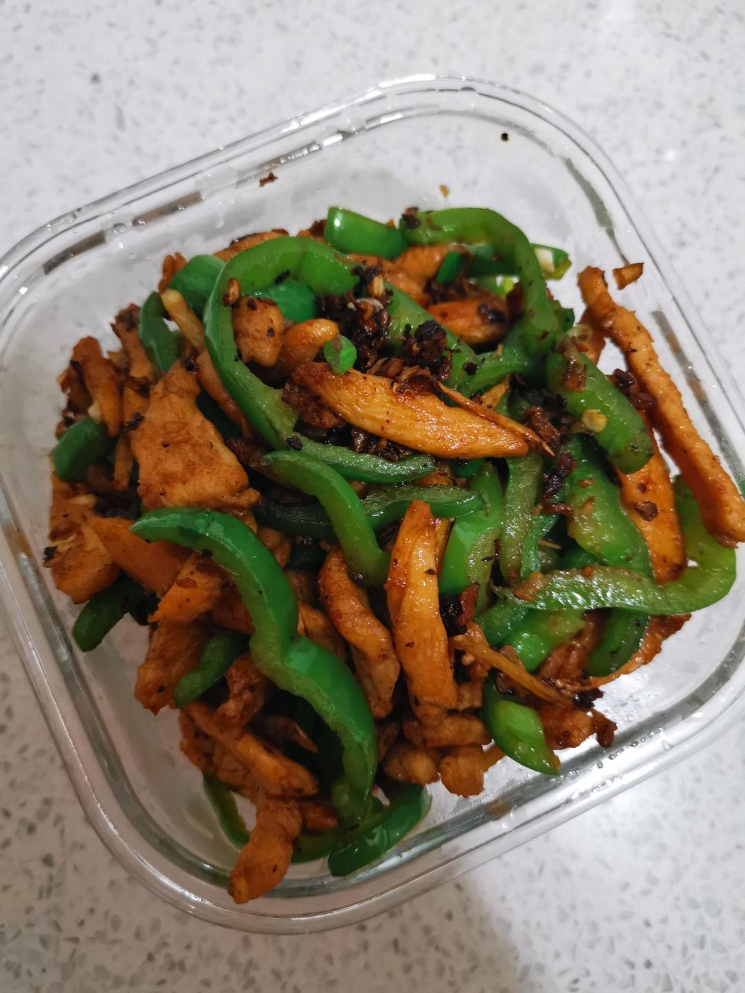 巨好吃的青椒炒鸡胸肉丝，超下饭