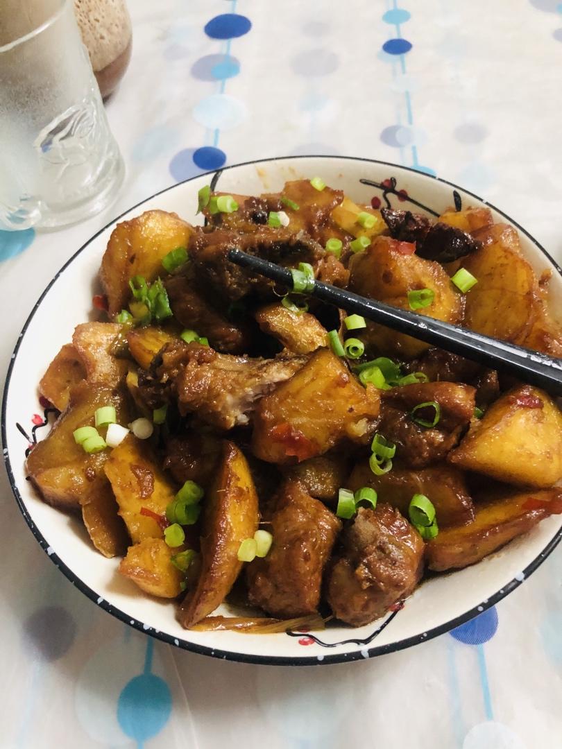 土豆烧排骨