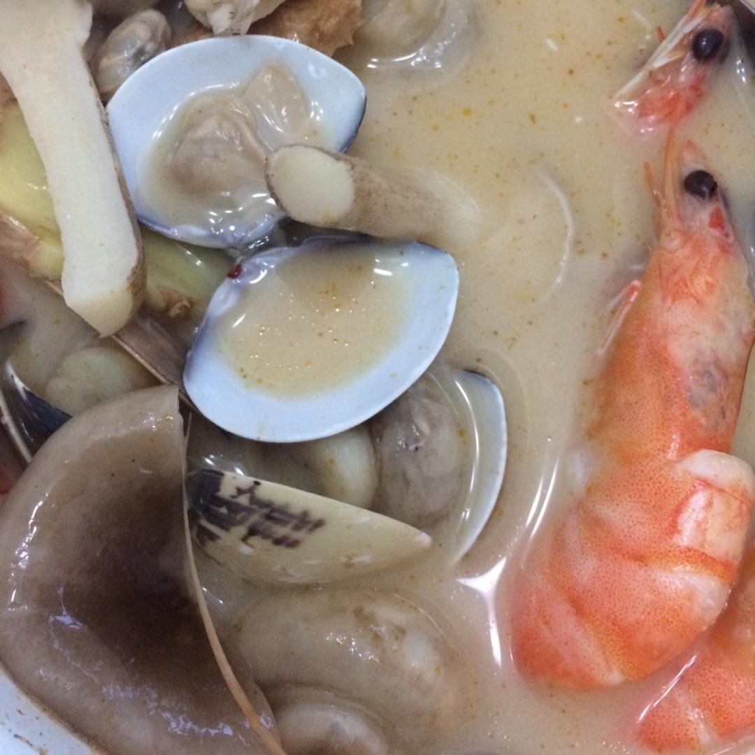 和泰国妹子学的冬阴功汤