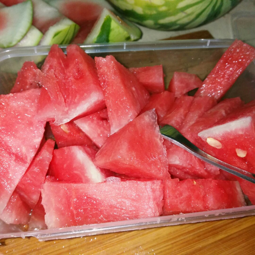 鄙人有礼了做的呆萌呆萌的西瓜切法