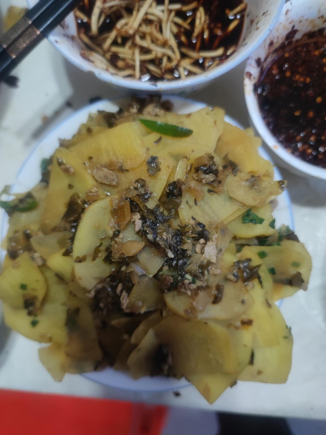 腌菜肉末土豆片