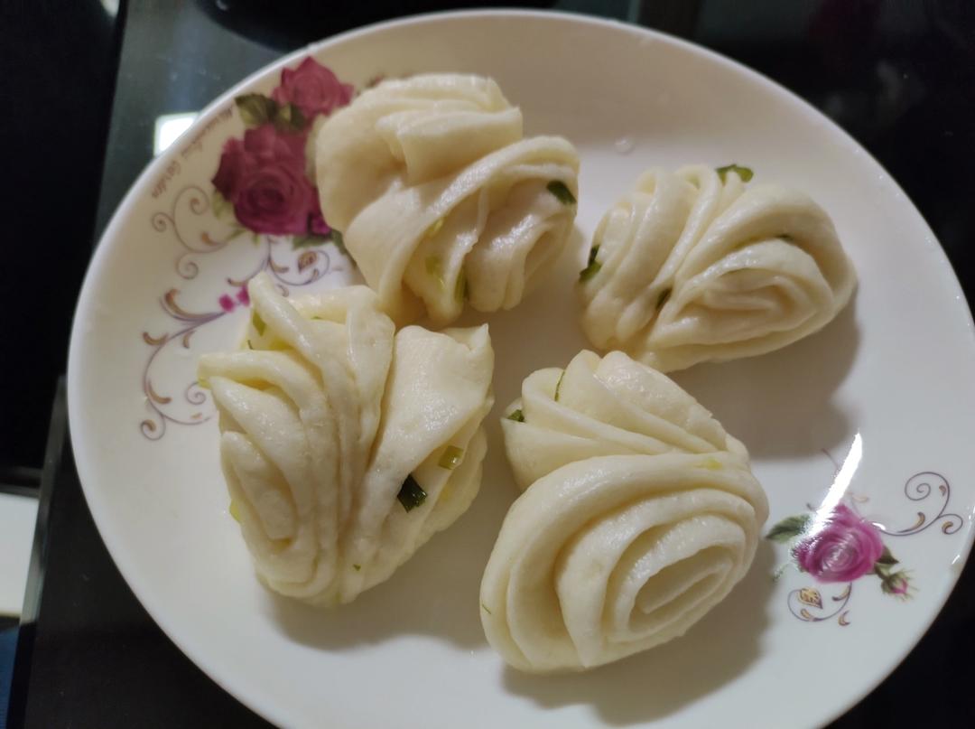 🌺椒盐葱香花卷🌺（操作简单，好吃又好看）