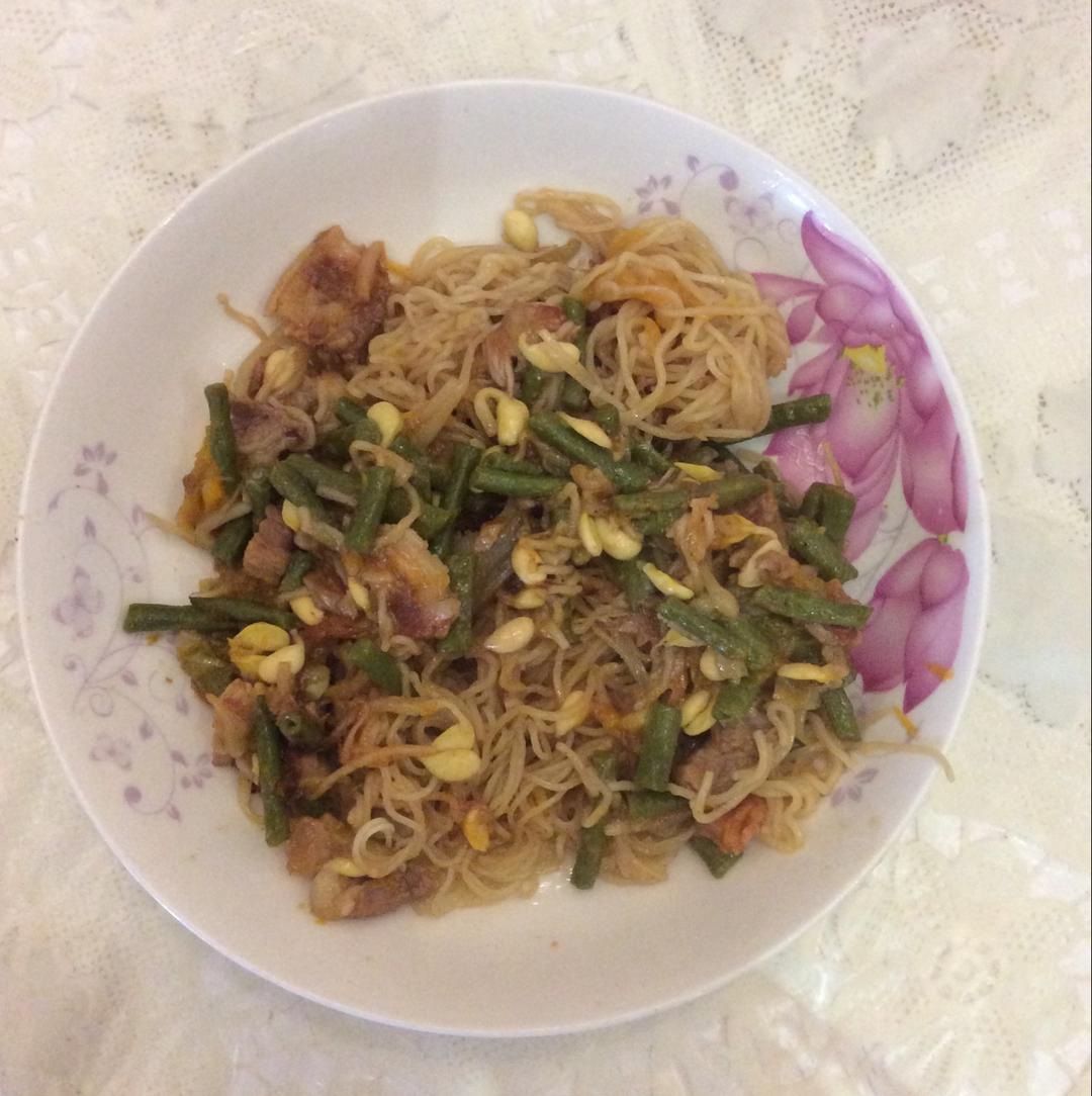 塔吉锅版豆角五花肉焖面