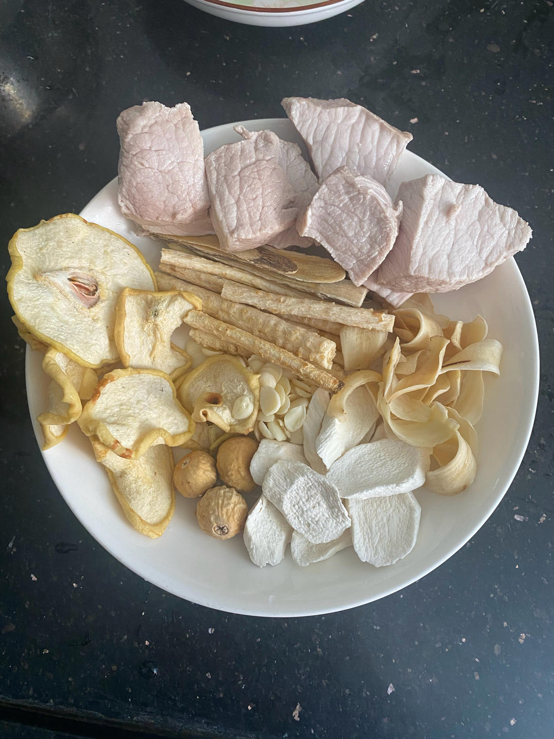 沙参百合雪梨无花果汤（生津止咳润肺）全家大小都适合的汤