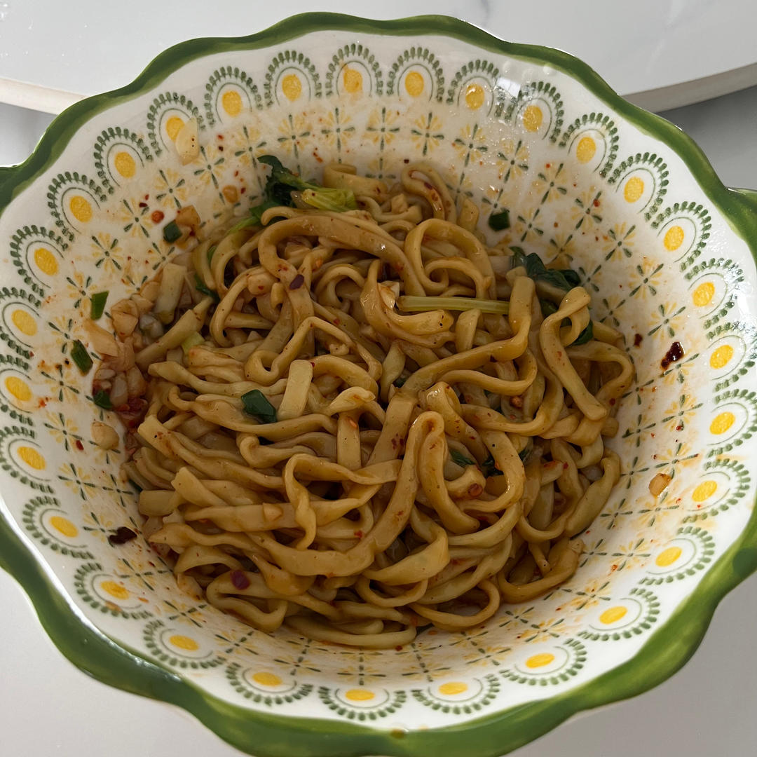 十分钟就能吃上的超简单油泼面