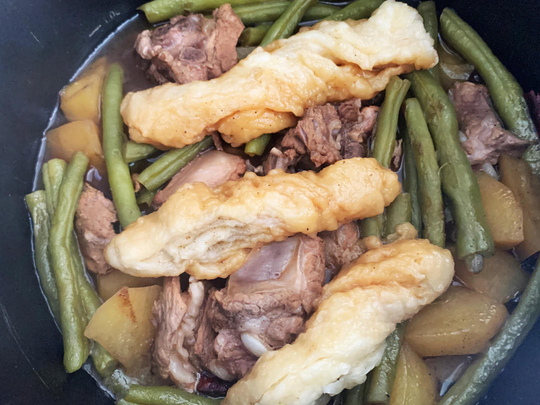 菜饭一锅出豆角焖卷子（发面卷子）