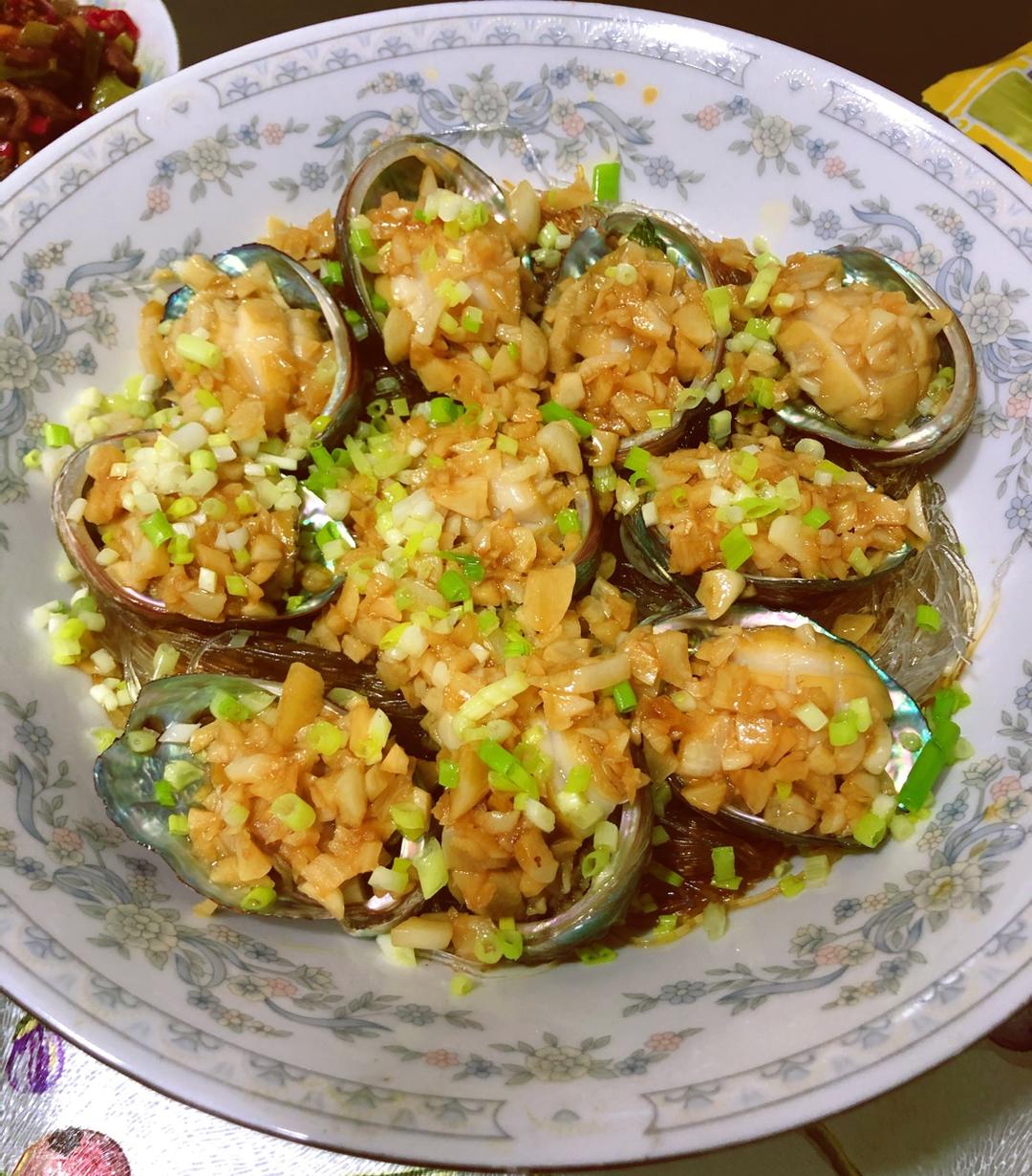 清蒸金蒜鲍鱼