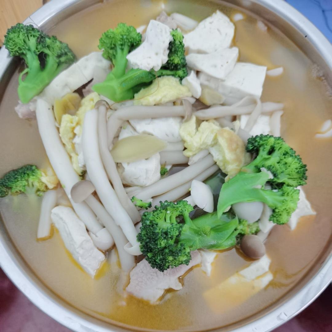 豆腐鲜虾菇菌汤