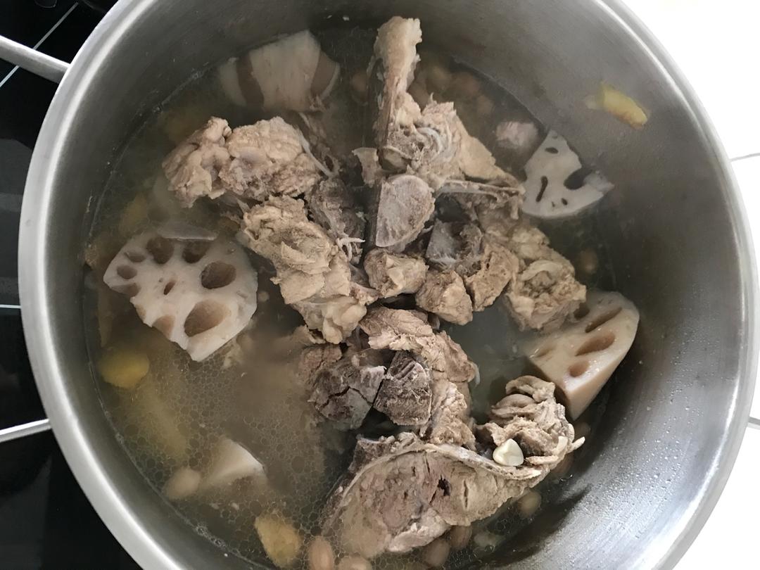湖北菜肴 排骨藕汤