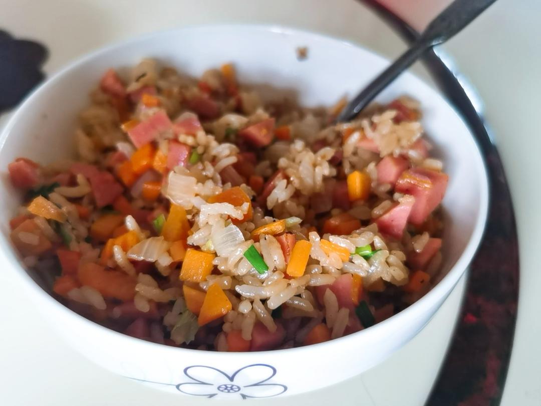 邻居抢着来我家吃土豆香肠炒饭，原来这么香！