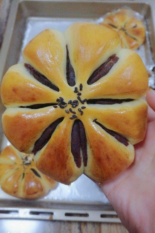 花朵豆沙面包