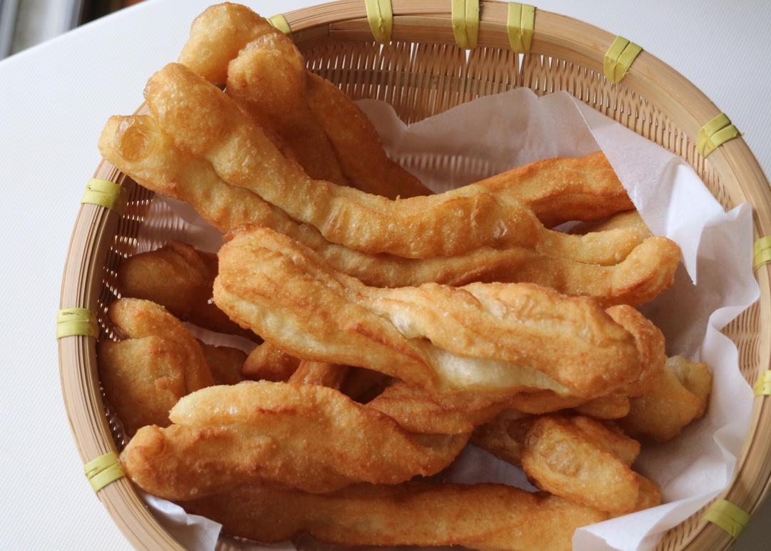 （视频菜谱）自制蓬松 炸油条